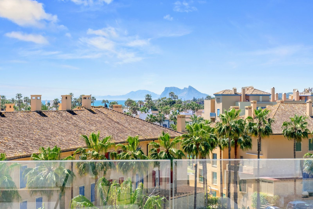 3 Bed Apartment for sale in Sotogrande Puerto Costa Del Sol, Cádiz, Spain