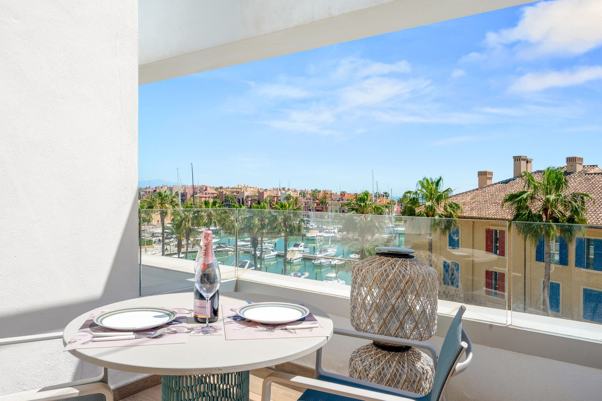 3 Bed Apartment for sale in Sotogrande Puerto Costa Del Sol, Cádiz, Spain