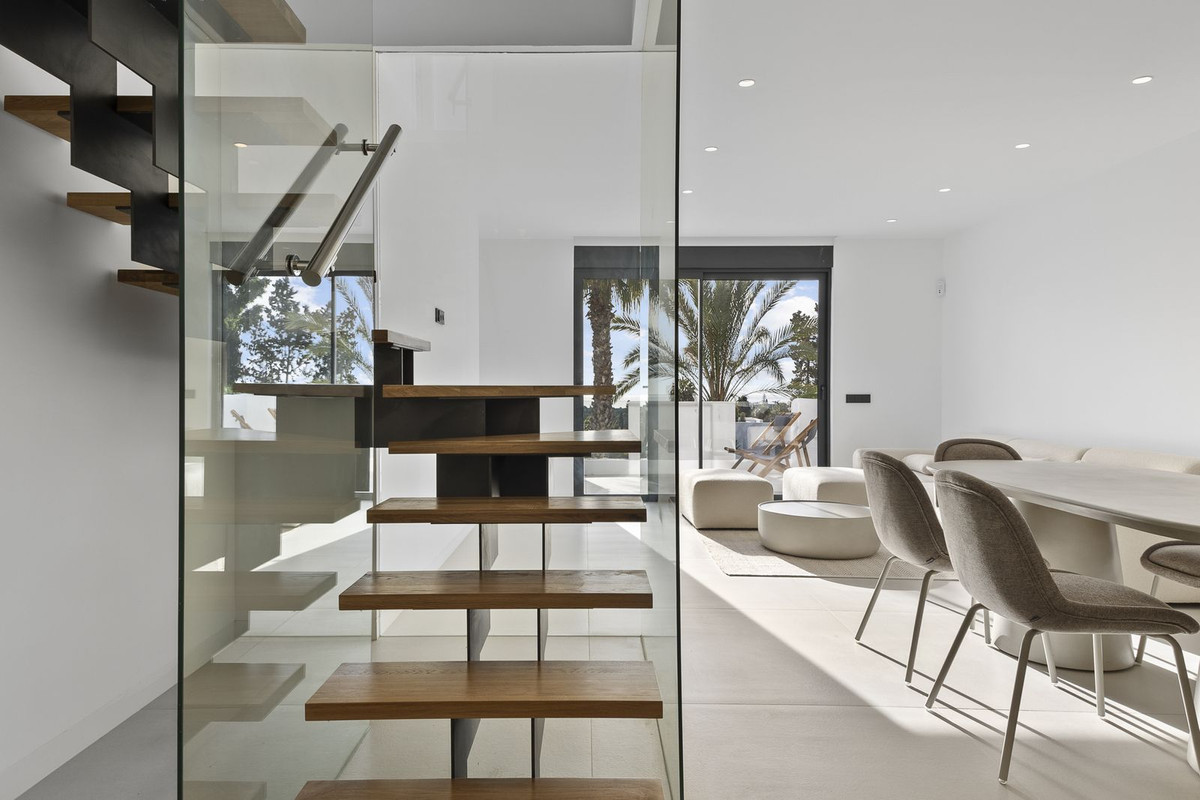 3 Bed Apartment for sale in El Paraiso Costa Del Sol, Málaga, Spain