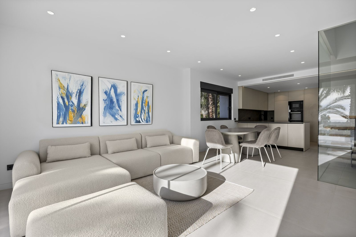 3 Bed Apartment for sale in El Paraiso Costa Del Sol, Málaga, Spain