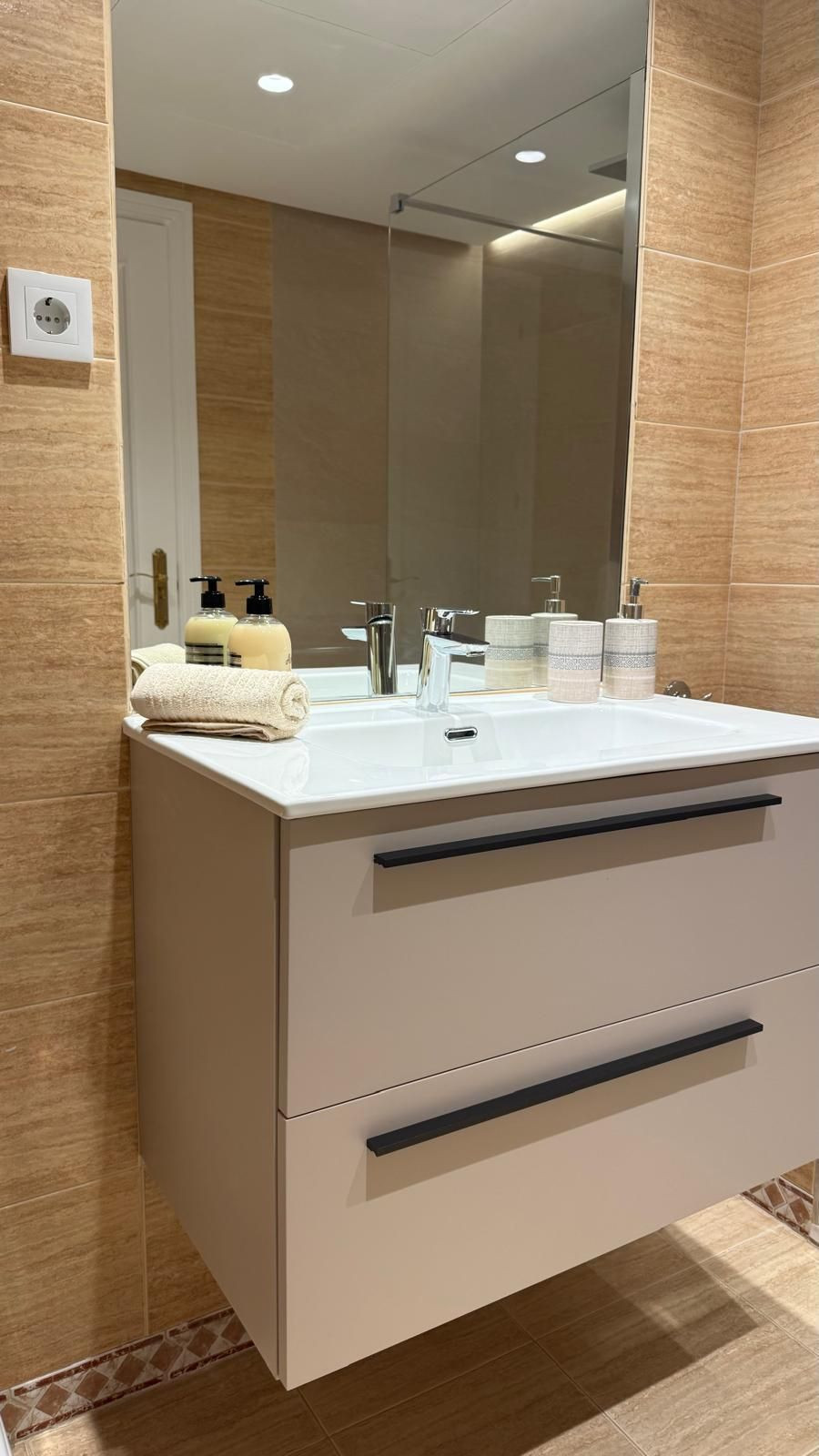 Se vende Apartamento Planta Media de 2 dormitorios en Costa Del Sol, Málaga, España