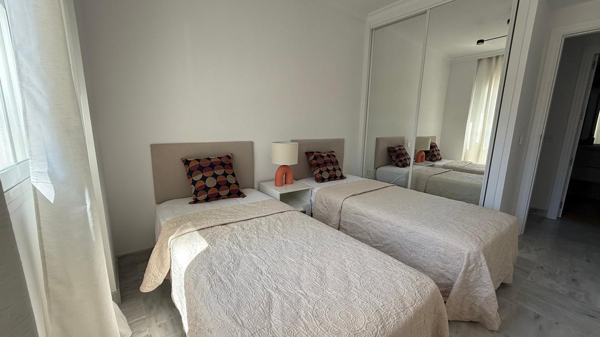 Se vende Apartamento Planta Media de 2 dormitorios en Costa Del Sol, Málaga, España