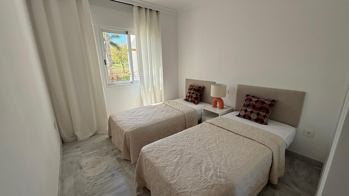 Se vende Apartamento Planta Media de 2 dormitorios en Costa Del Sol, Málaga, España