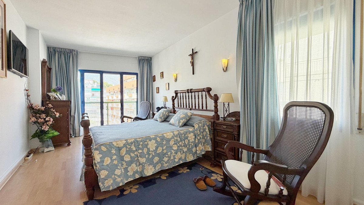 4 Bed Apartment for sale in Marbella Costa Del Sol, Málaga, Spain