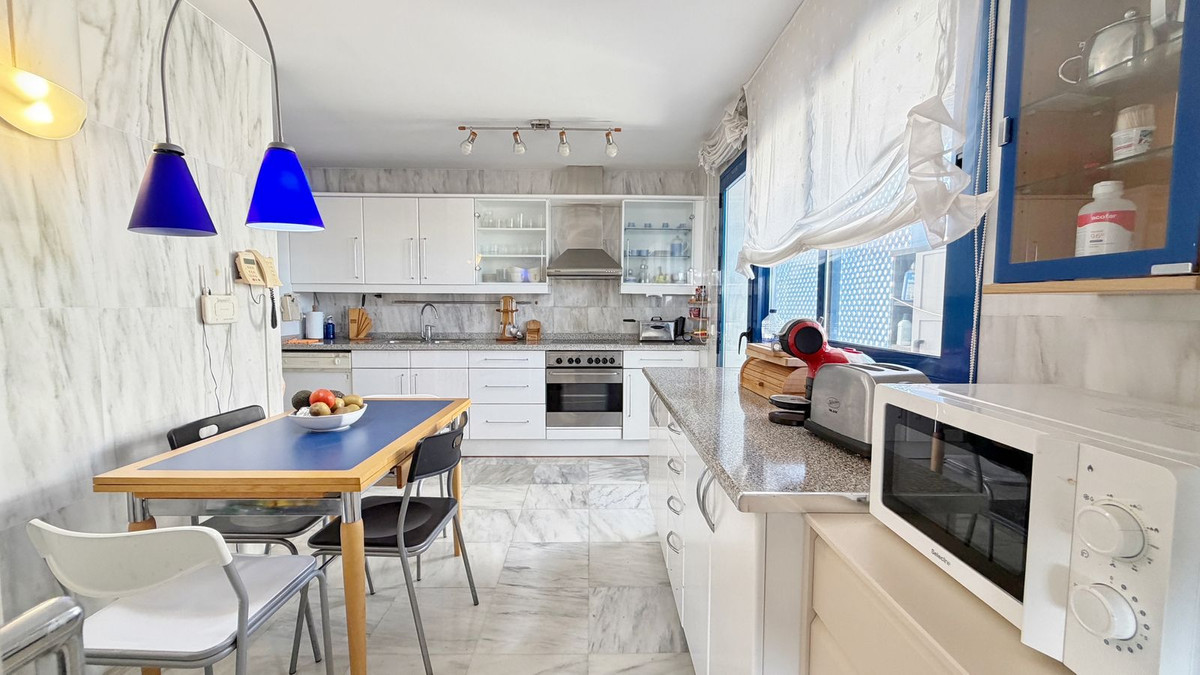 4 Bed Apartment for sale in Marbella Costa Del Sol, Málaga, Spain