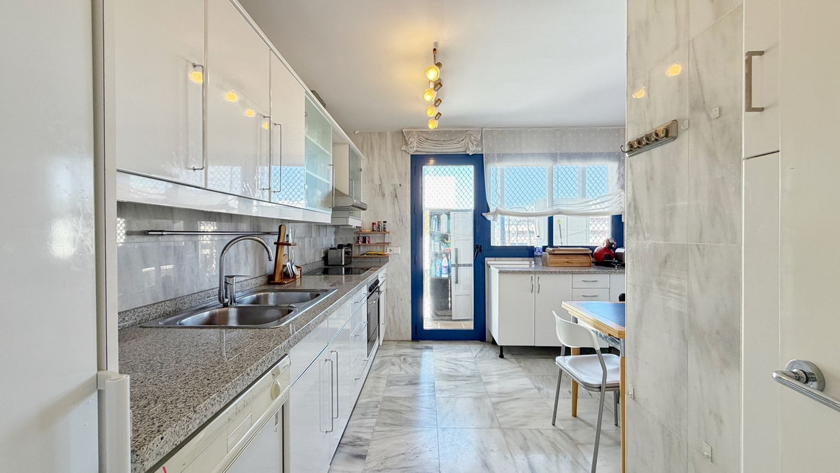 4 Bed Apartment for sale in Marbella Costa Del Sol, Málaga, Spain