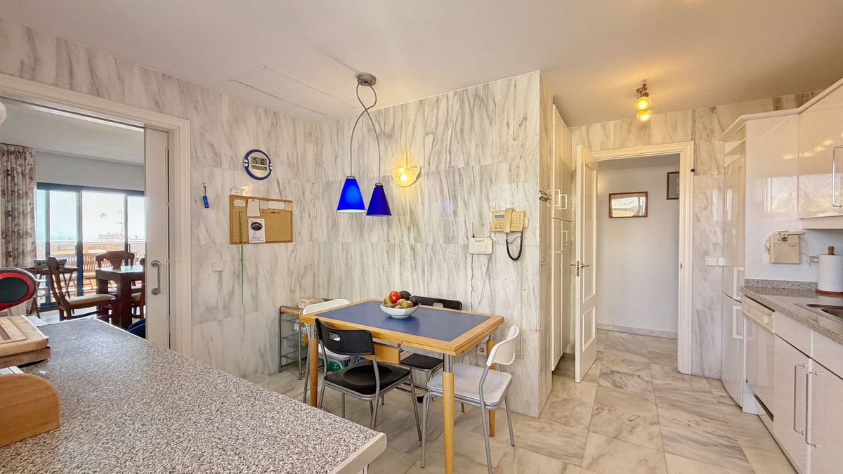 4 Bed Apartment for sale in Marbella Costa Del Sol, Málaga, Spain