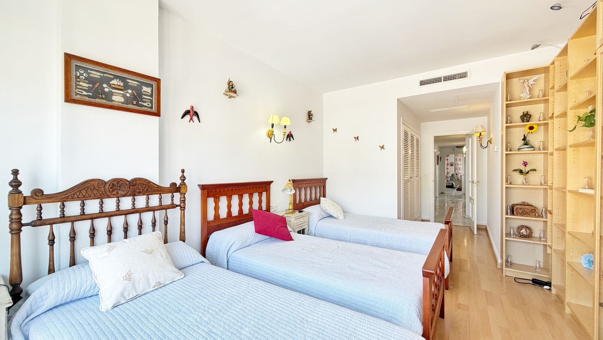 4 Bed Apartment for sale in Marbella Costa Del Sol, Málaga, Spain