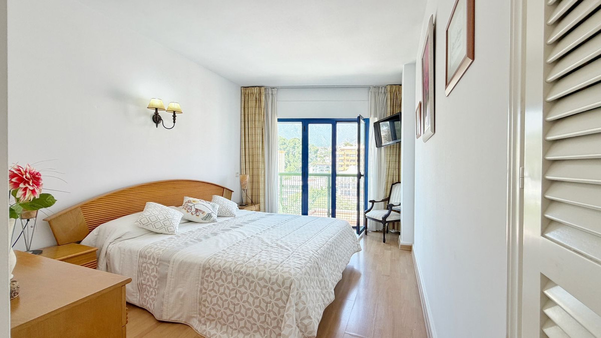 4 Bed Apartment for sale in Marbella Costa Del Sol, Málaga, Spain