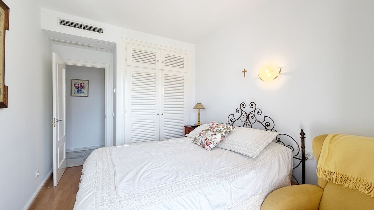 4 Bed Apartment for sale in Marbella Costa Del Sol, Málaga, Spain