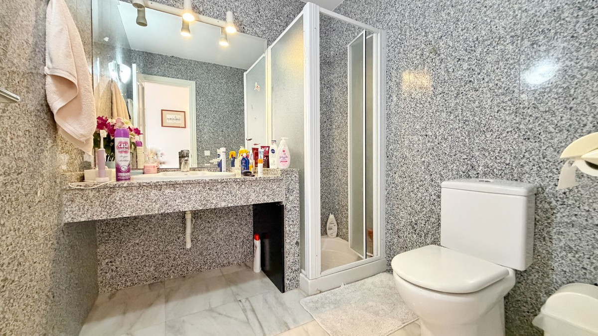 4 Bed Apartment for sale in Marbella Costa Del Sol, Málaga, Spain