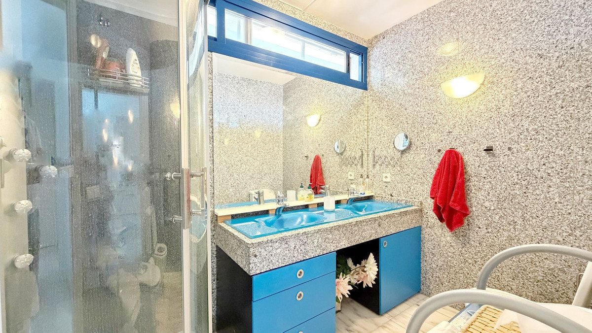 4 Bed Apartment for sale in Marbella Costa Del Sol, Málaga, Spain