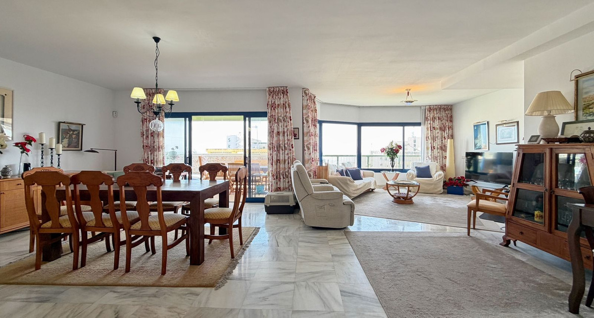 4 Bed Apartment for sale in Marbella Costa Del Sol, Málaga, Spain