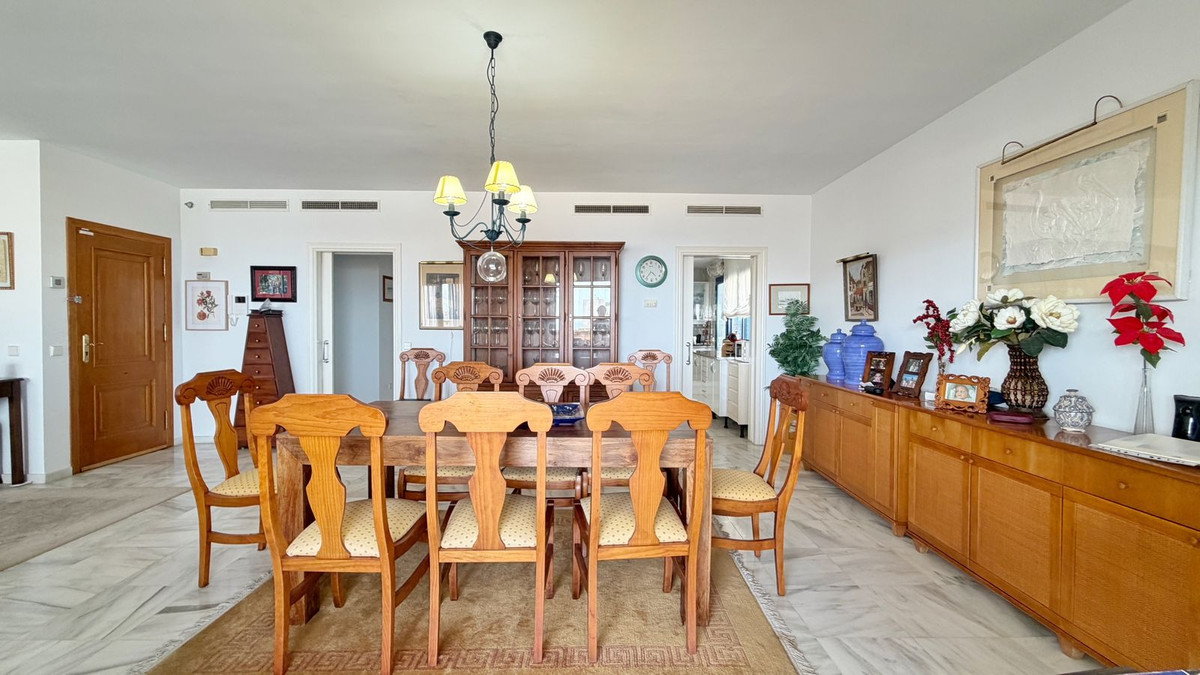4 Bed Apartment for sale in Marbella Costa Del Sol, Málaga, Spain