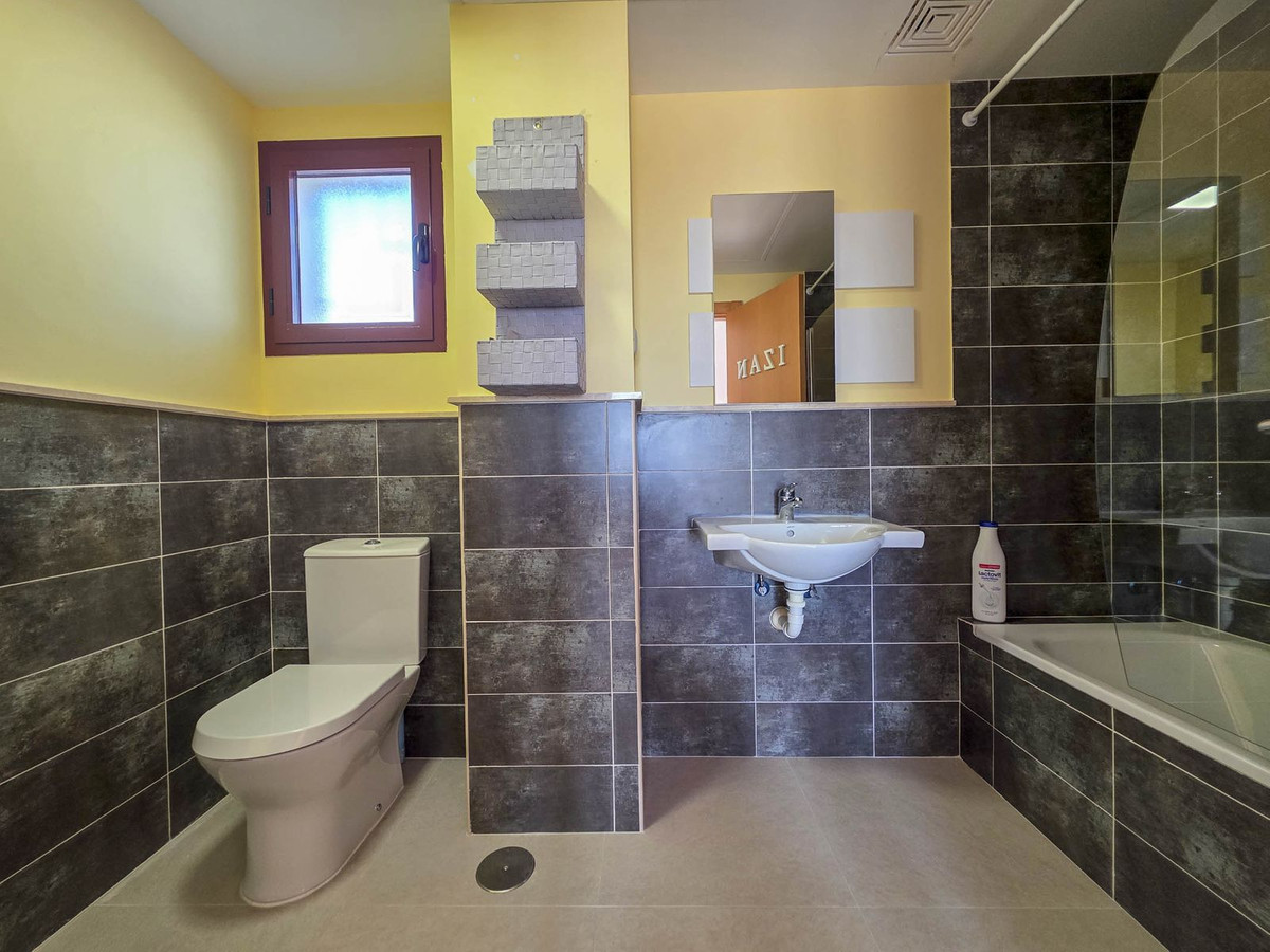 Se vende Pareada de 2 dormitorios en Costa Del Sol, Málaga, España