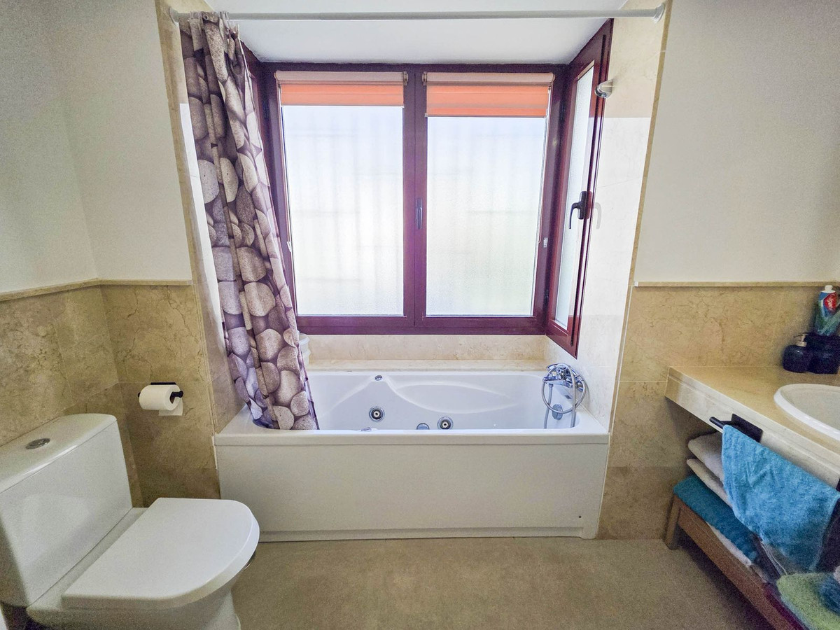 Se vende Pareada de 2 dormitorios en Costa Del Sol, Málaga, España