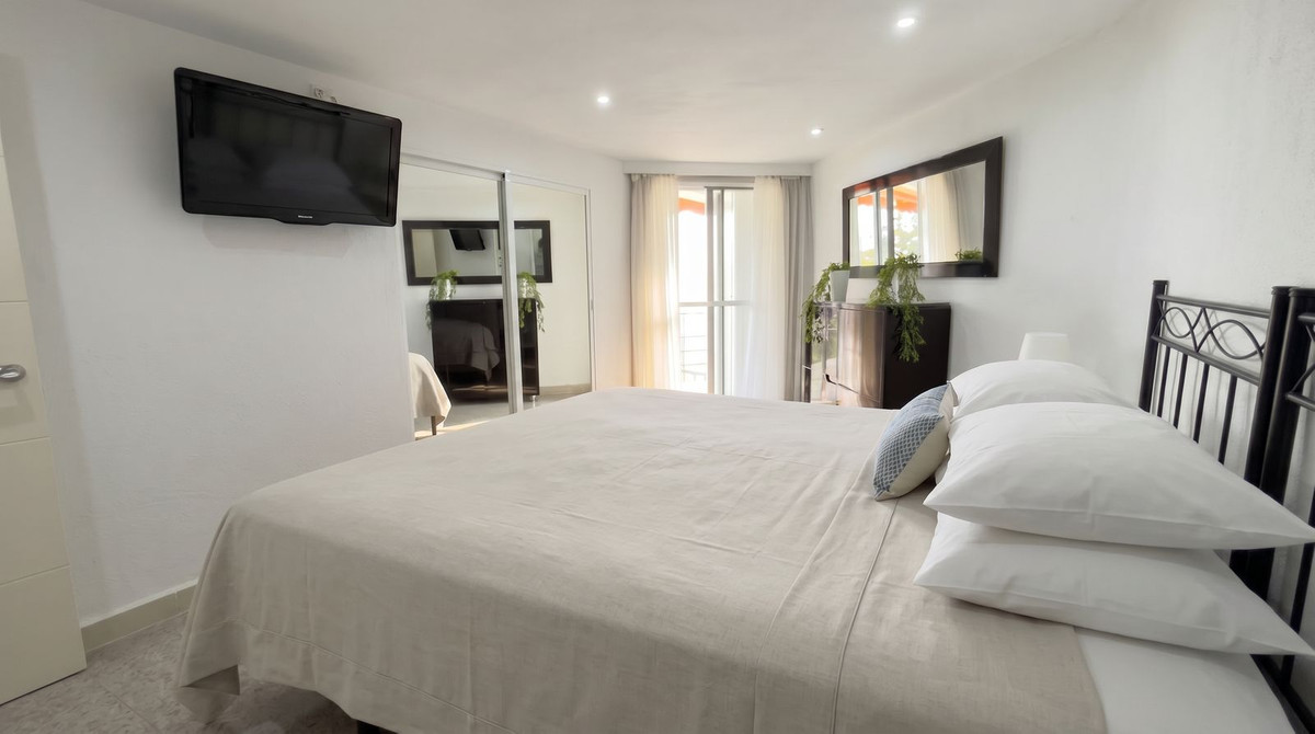 Se vende Apartamento Planta Media de 2 dormitorios en Costa Del Sol, Málaga, España