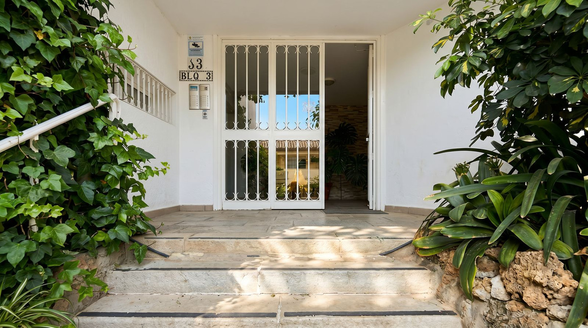 Se vende Apartamento Planta Media de 2 dormitorios en Costa Del Sol, Málaga, España