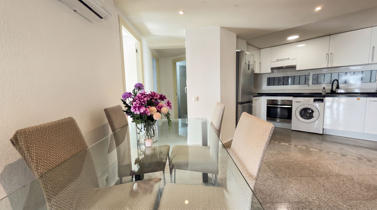 Se vende Apartamento Planta Media de 2 dormitorios en Costa Del Sol, Málaga, España