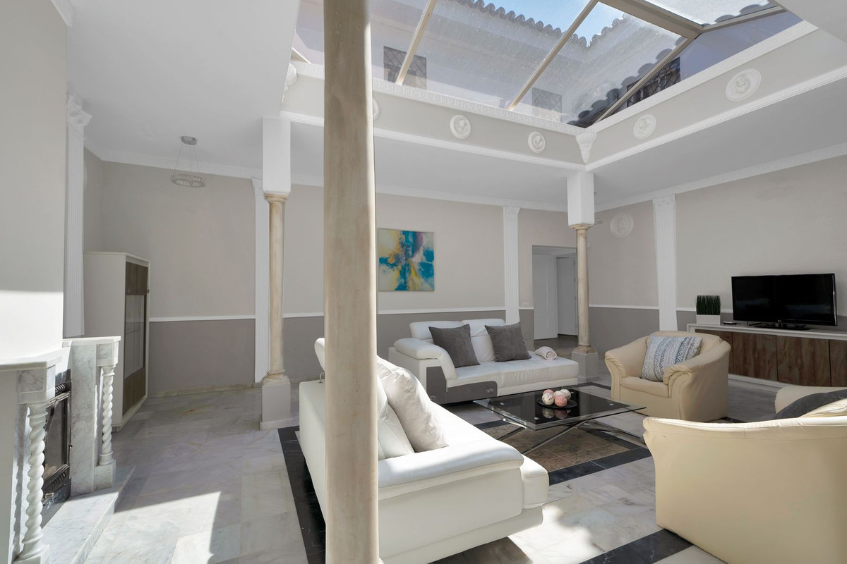 10 Bed Townhouse for sale in Marbella Costa Del Sol, Málaga, Spain