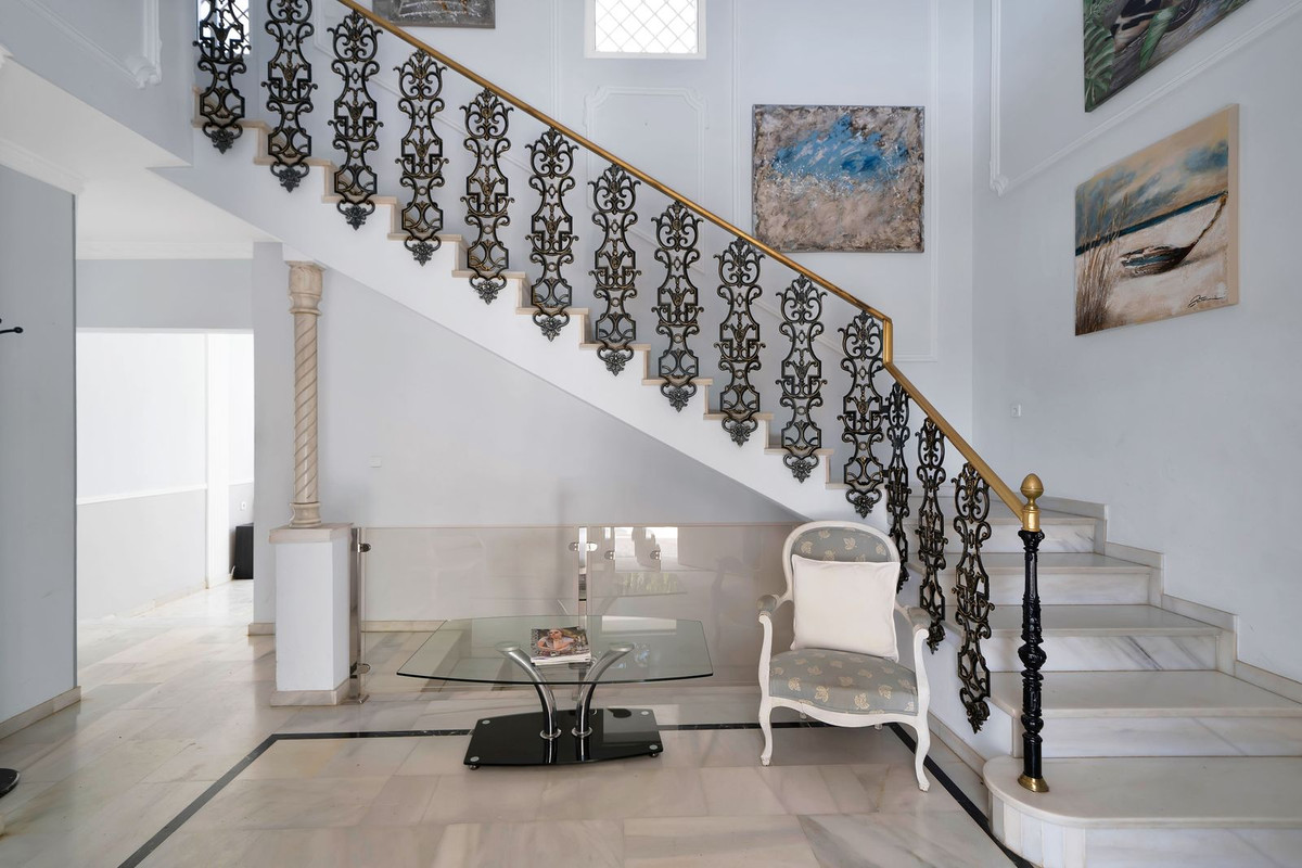 10 Bed Townhouse for sale in Marbella Costa Del Sol, Málaga, Spain
