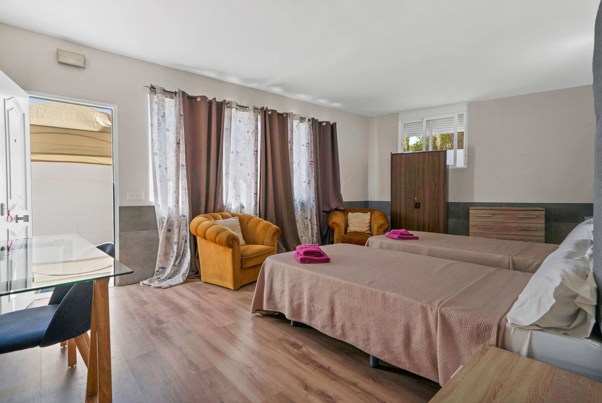 10 Bed Townhouse for sale in Marbella Costa Del Sol, Málaga, Spain