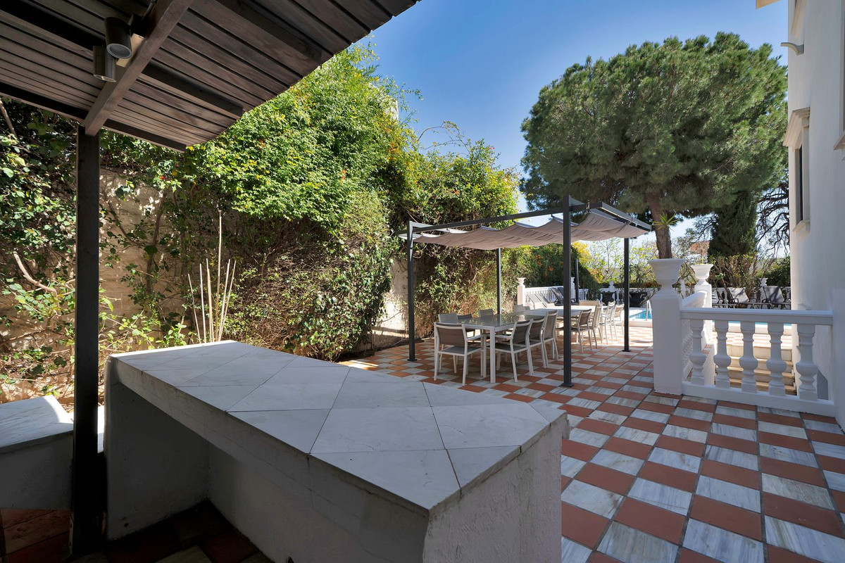 10 Bed Townhouse for sale in Marbella Costa Del Sol, Málaga, Spain