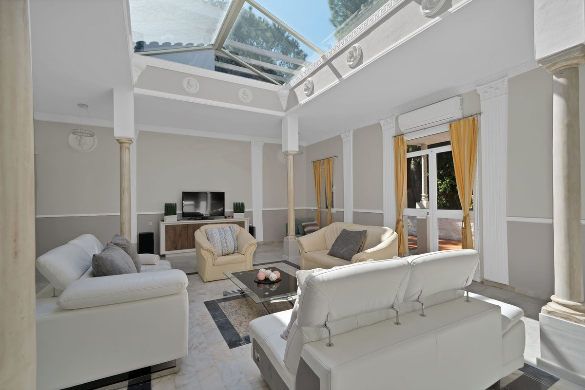 10 Bed Townhouse for sale in Marbella Costa Del Sol, Málaga, Spain