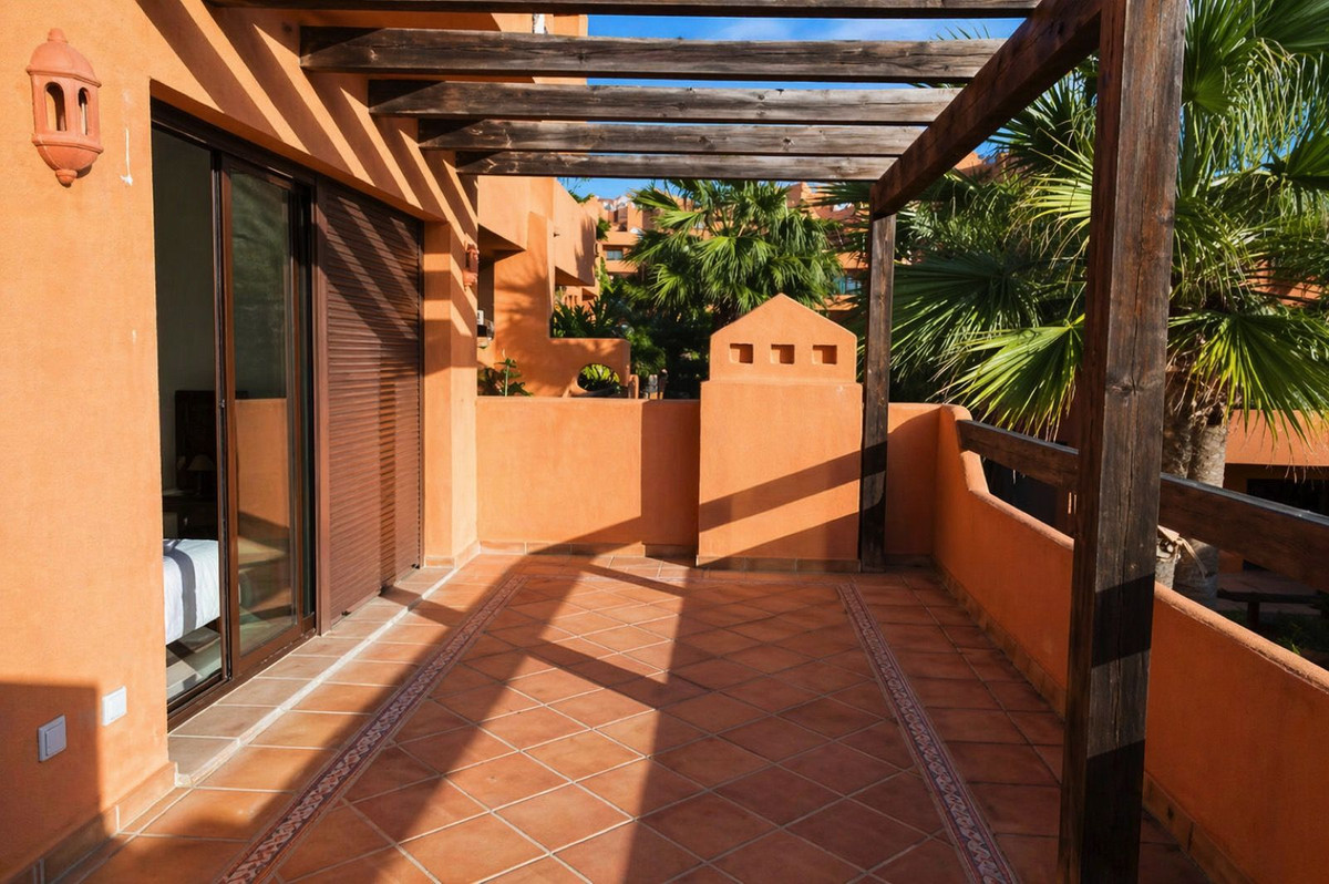 2 Bed Apartment for sale in Estepona Costa Del Sol, Málaga, Spain