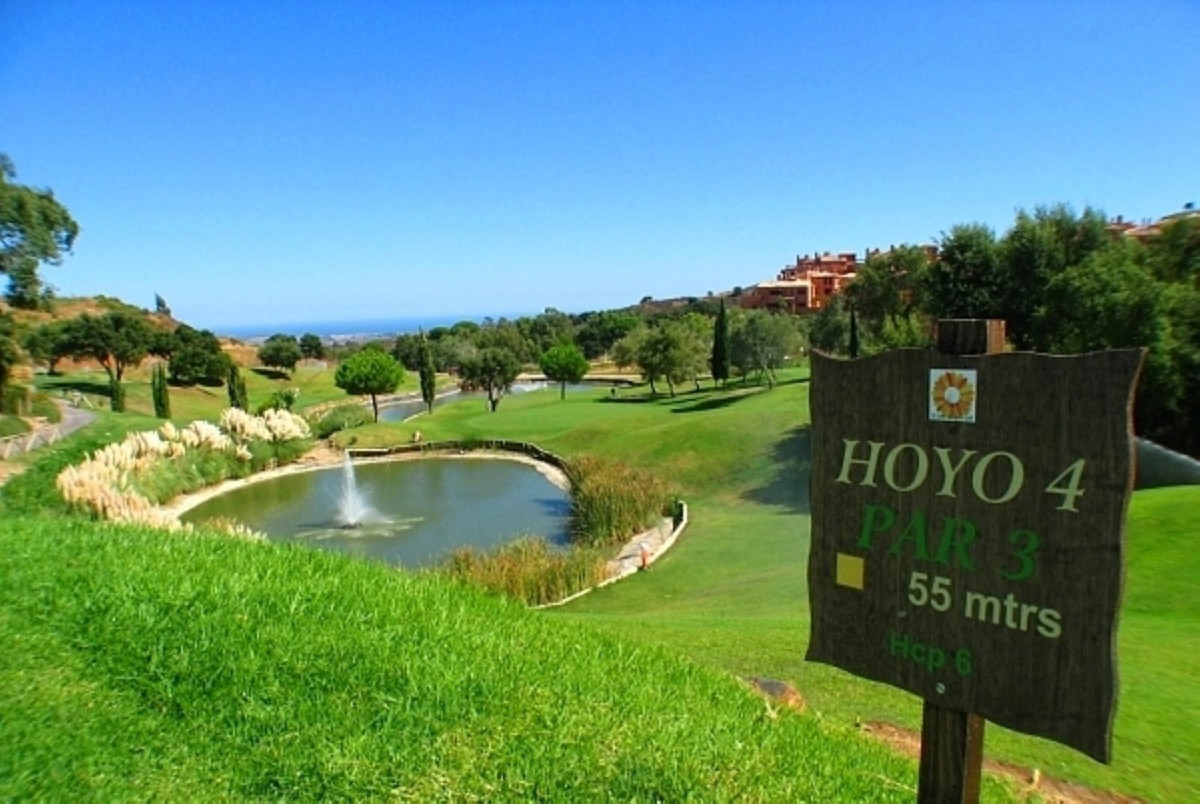 Se vende Apartamento Planta Media de 2 dormitorios en Costa Del Sol, Málaga, España