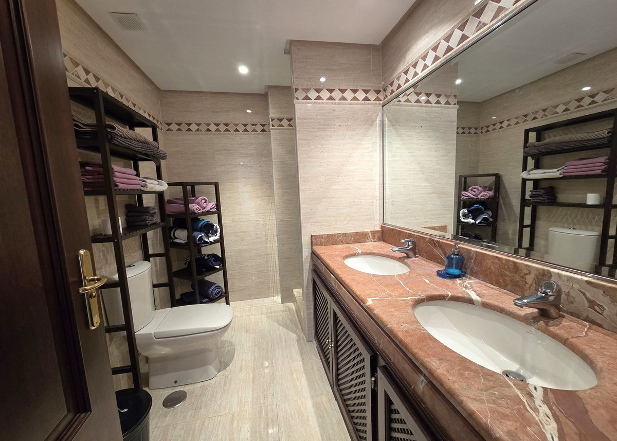 Se vende Apartamento Planta Media de 2 dormitorios en Costa Del Sol, Málaga, España