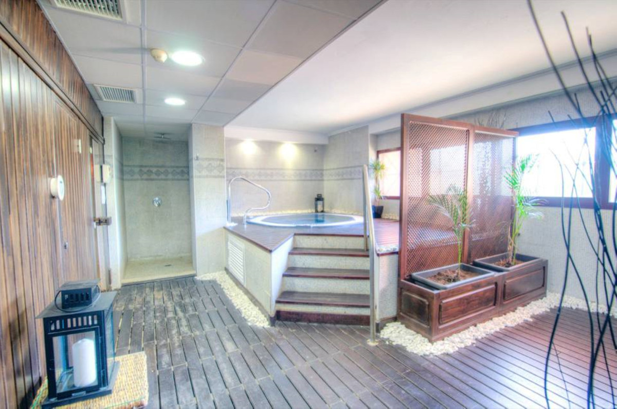 Se vende Apartamento Planta Media de 2 dormitorios en Costa Del Sol, Málaga, España