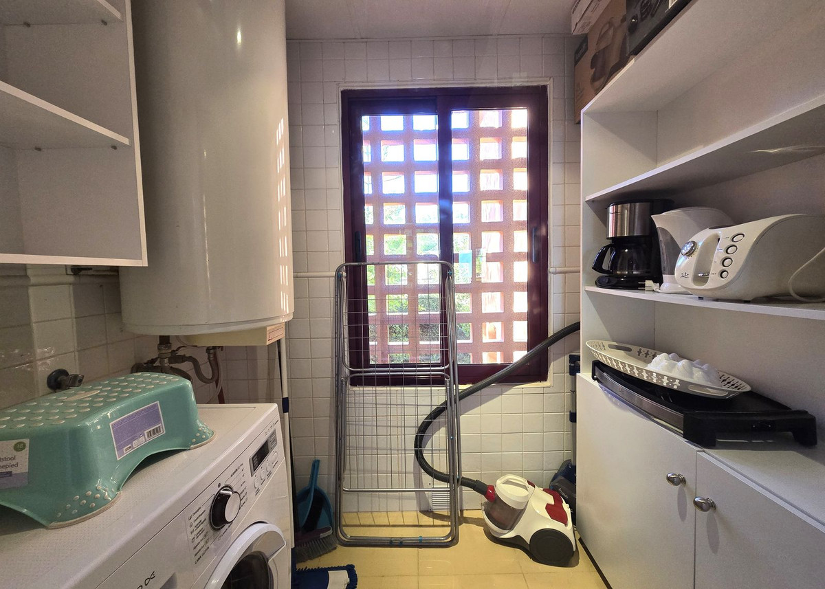 Se vende Apartamento Planta Media de 2 dormitorios en Costa Del Sol, Málaga, España