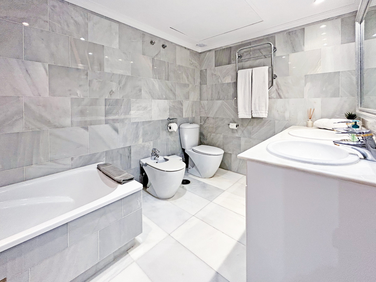 2 Bed Apartment for sale in Puerto Banús Costa Del Sol, Málaga, Spain