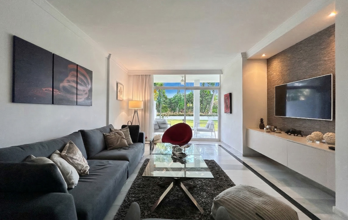2 Bed Apartment for sale in Puerto Banús Costa Del Sol, Málaga, Spain