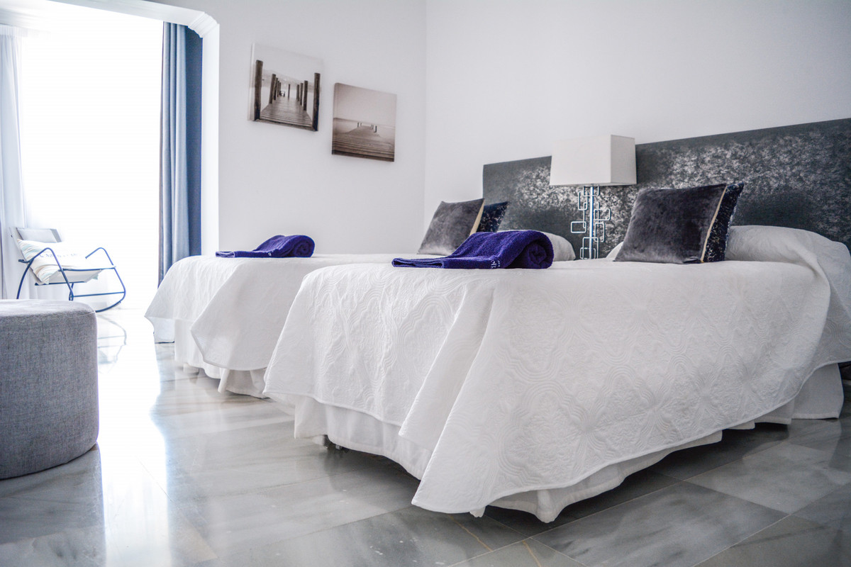 2 Bed Apartment for sale in Puerto Banús Costa Del Sol, Málaga, Spain