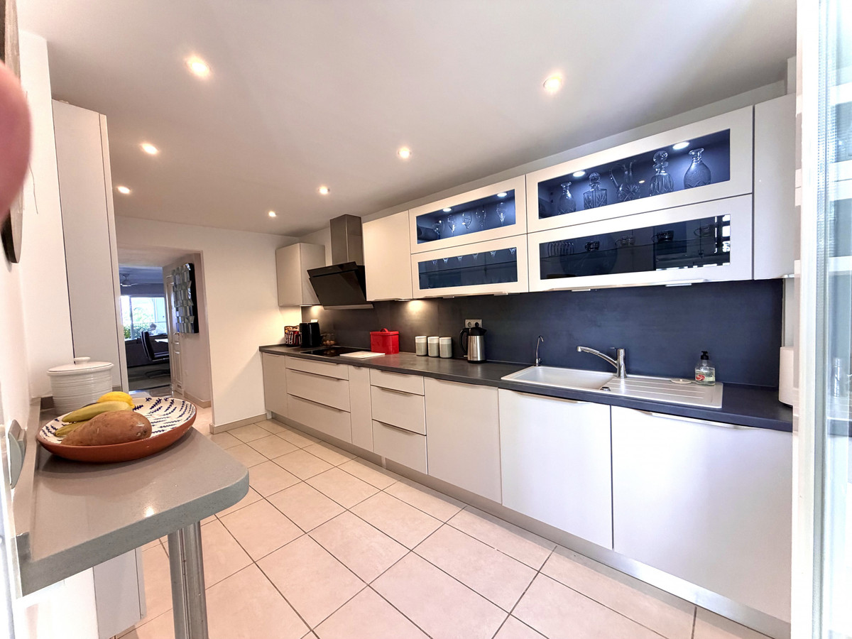 Se vende Apartamento Planta Media de 3 dormitorios en Costa Del Sol, Málaga, España