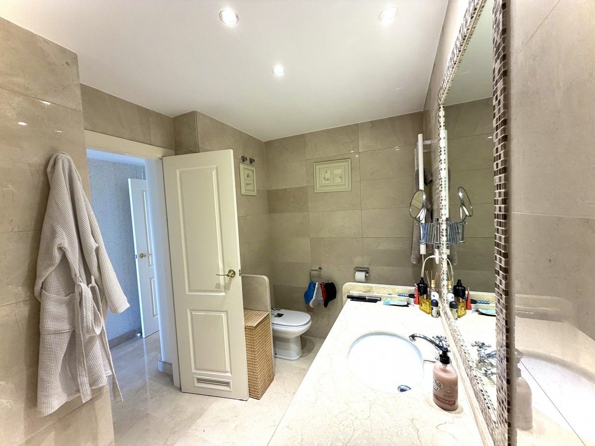Se vende Apartamento Planta Media de 3 dormitorios en Costa Del Sol, Málaga, España