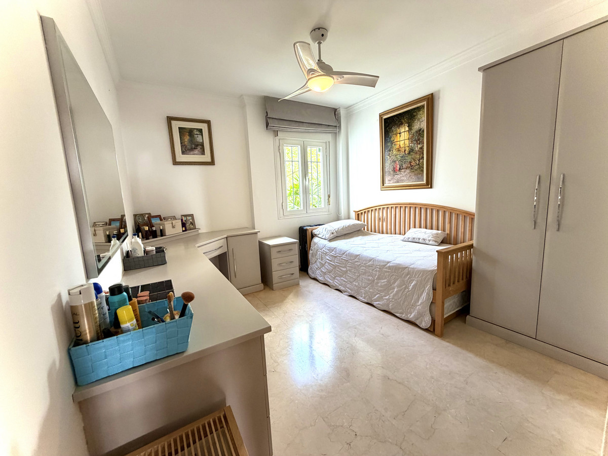Se vende Apartamento Planta Media de 3 dormitorios en Costa Del Sol, Málaga, España