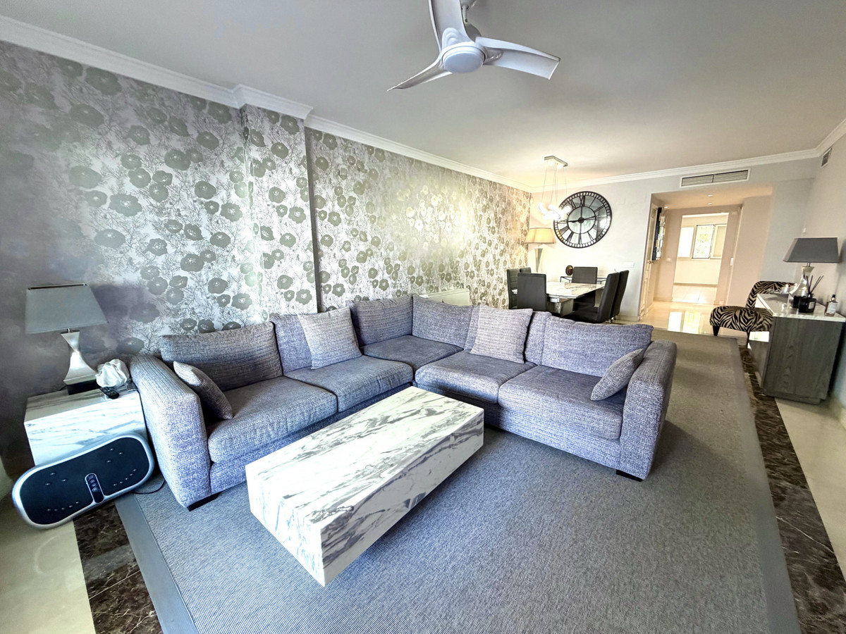 Se vende Apartamento Planta Media de 3 dormitorios en Costa Del Sol, Málaga, España