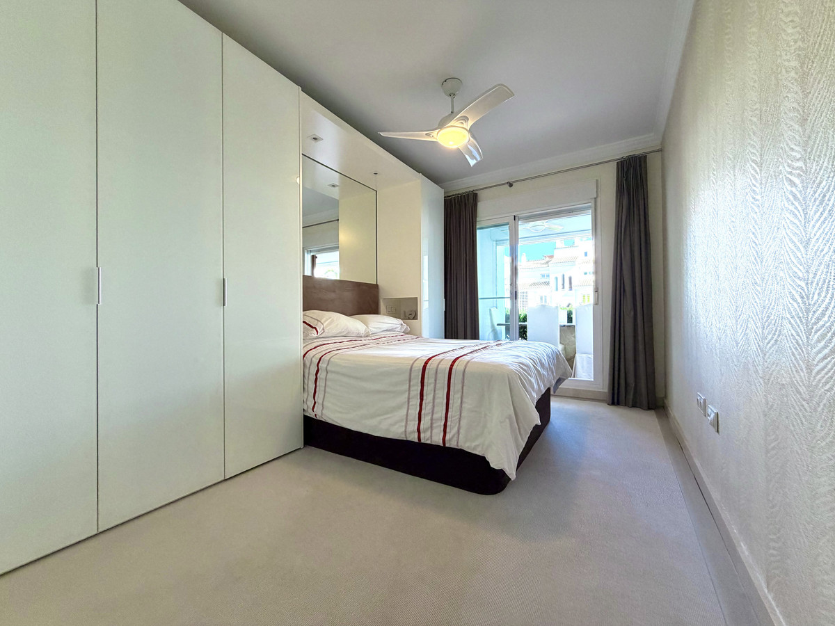 Se vende Apartamento Planta Media de 3 dormitorios en Costa Del Sol, Málaga, España