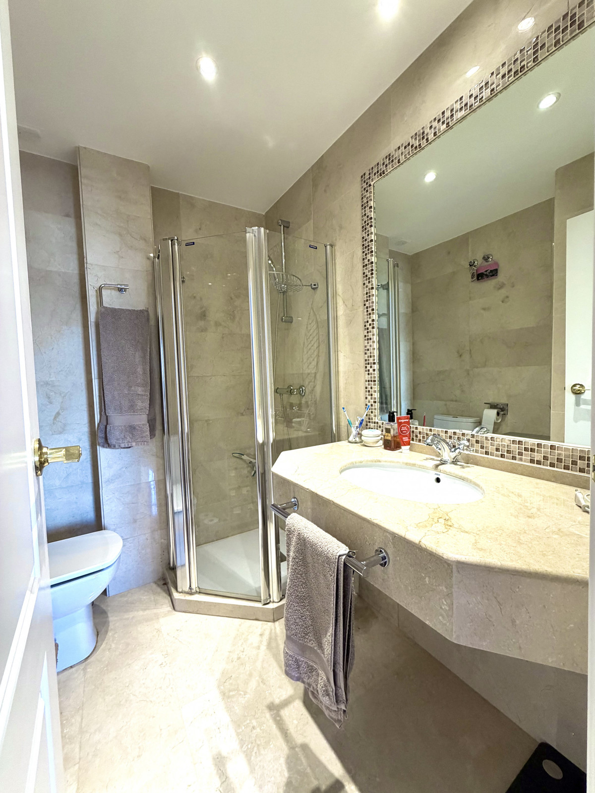 Se vende Apartamento Planta Media de 3 dormitorios en Costa Del Sol, Málaga, España