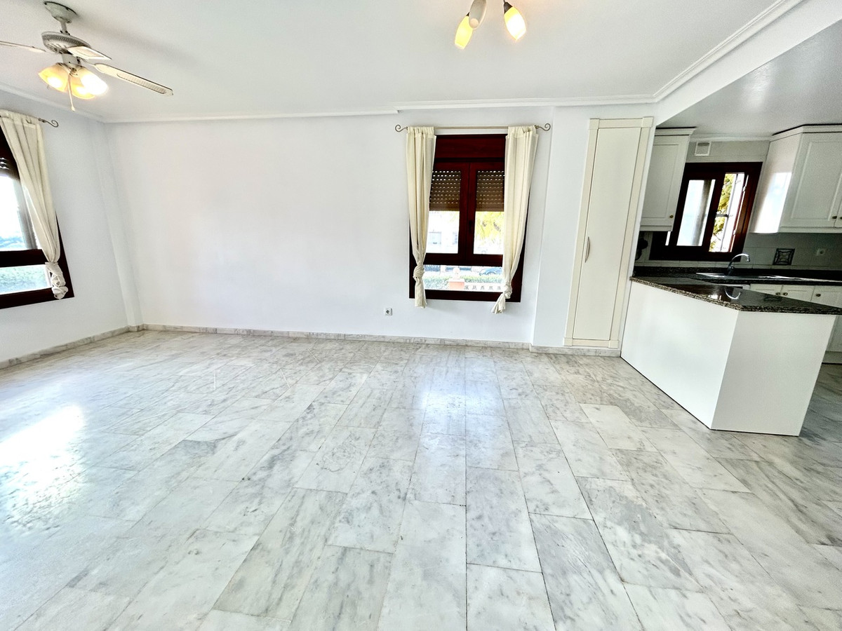 Se vende Apartamento Planta Media de 2 dormitorios en Costa Blanca, Alicante, España