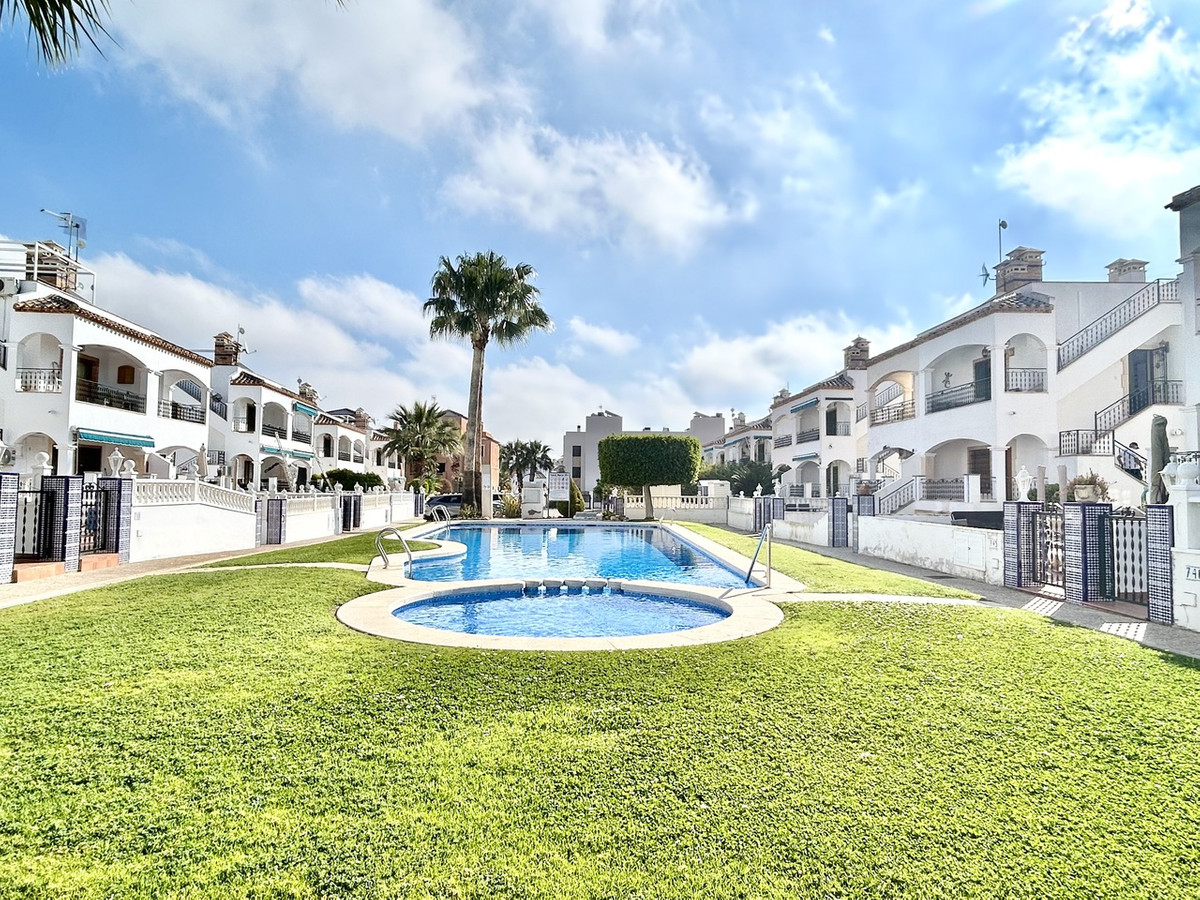 Se vende Apartamento Planta Media de 2 dormitorios en Costa Blanca, Alicante, España
