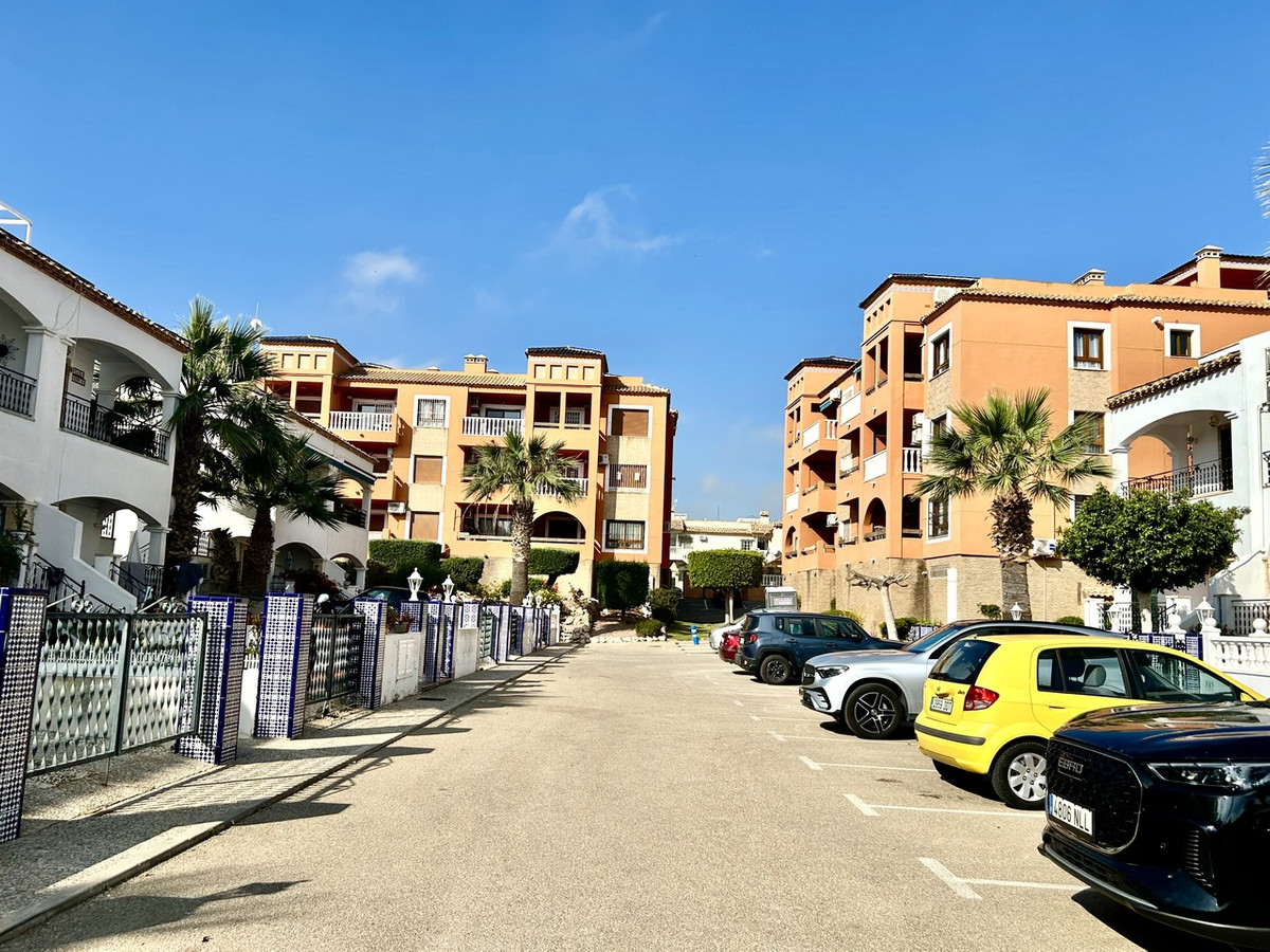 Se vende Apartamento Planta Media de 2 dormitorios en Costa Blanca, Alicante, España