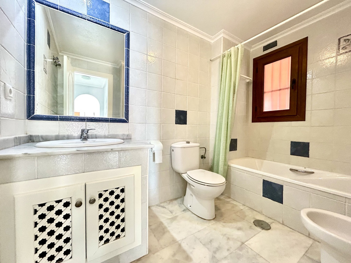 Se vende Apartamento Planta Media de 2 dormitorios en Costa Blanca, Alicante, España