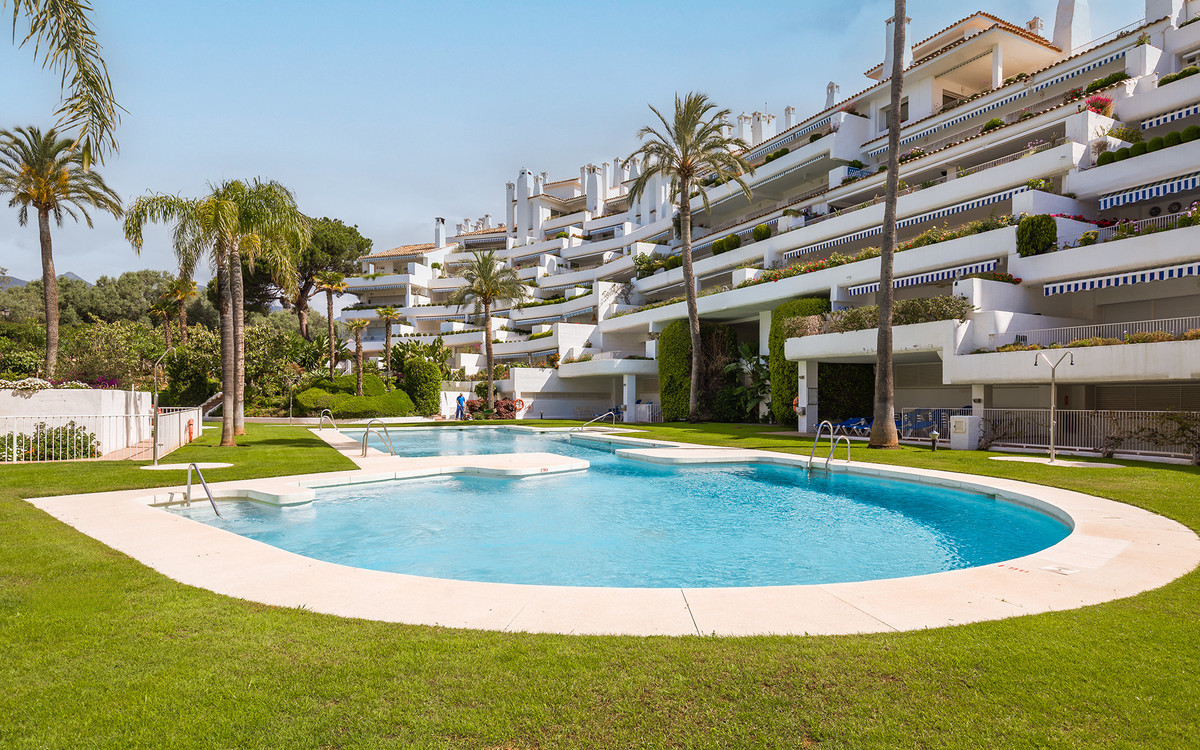 4 Bed Apartment for sale in Marbella Costa Del Sol, Málaga, Spain
