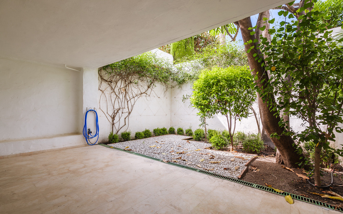 4 Bed Apartment for sale in Marbella Costa Del Sol, Málaga, Spain