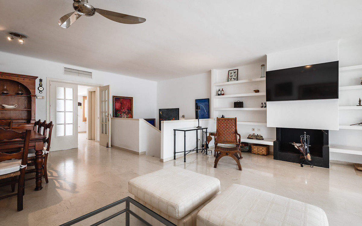 4 Bed Apartment for sale in Marbella Costa Del Sol, Málaga, Spain