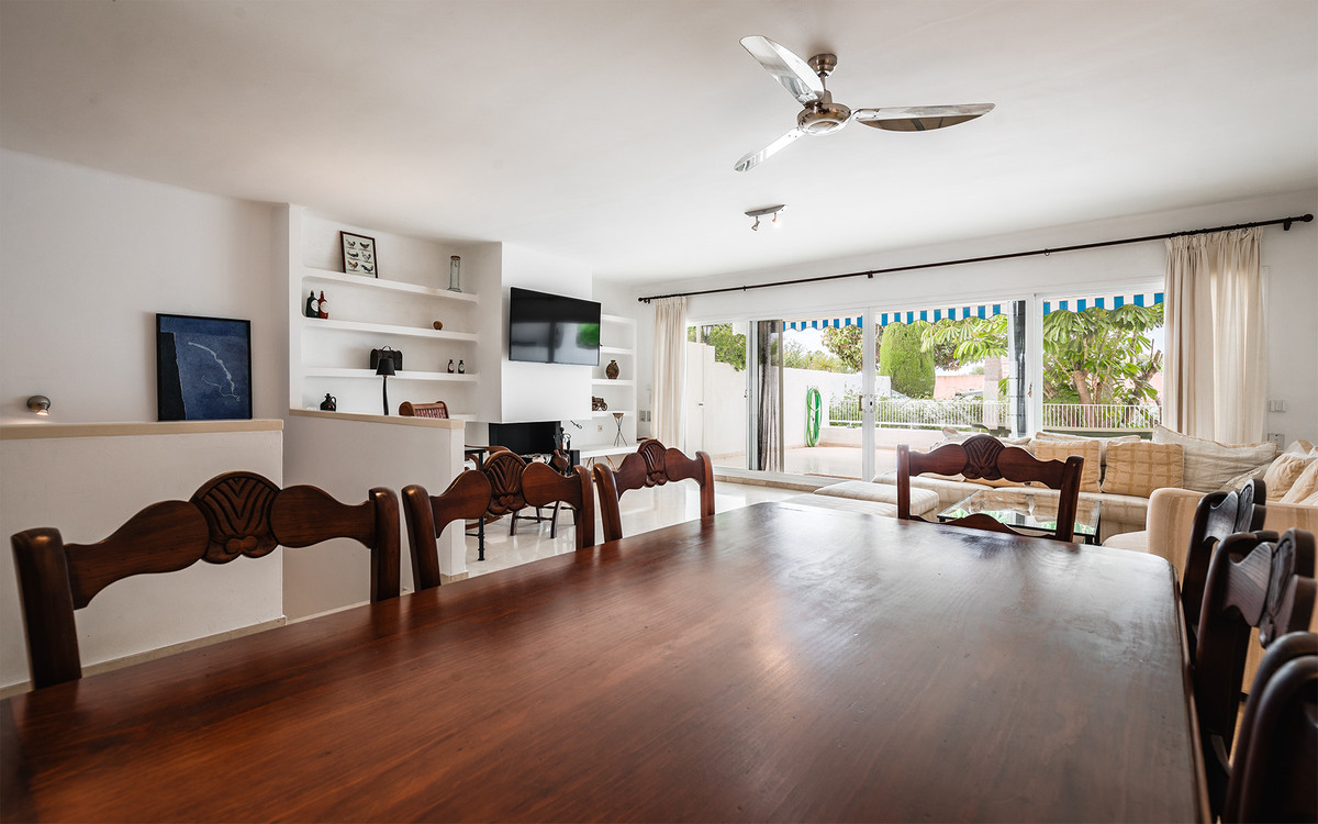 4 Bed Apartment for sale in Marbella Costa Del Sol, Málaga, Spain